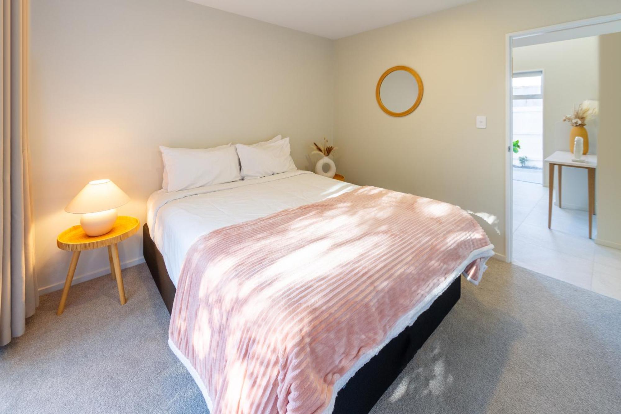 Luxury Beachside Living Elegant 3-Bedroom Haven Christchurch Esterno foto