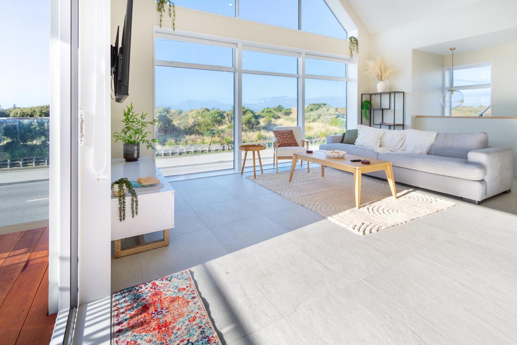Luxury Beachside Living Elegant 3-Bedroom Haven Christchurch Esterno foto