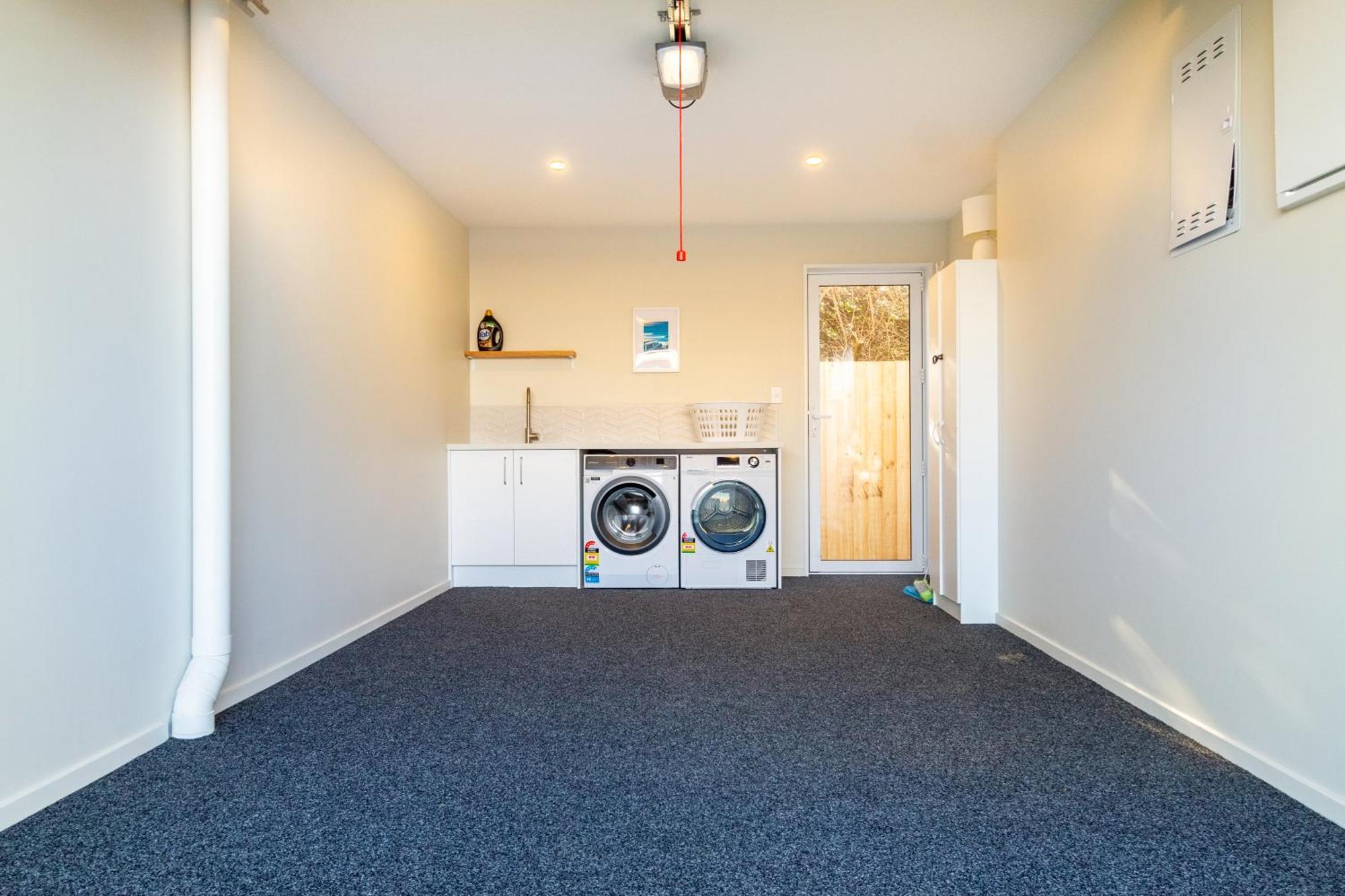 Luxury Beachside Living Elegant 3-Bedroom Haven Christchurch Esterno foto