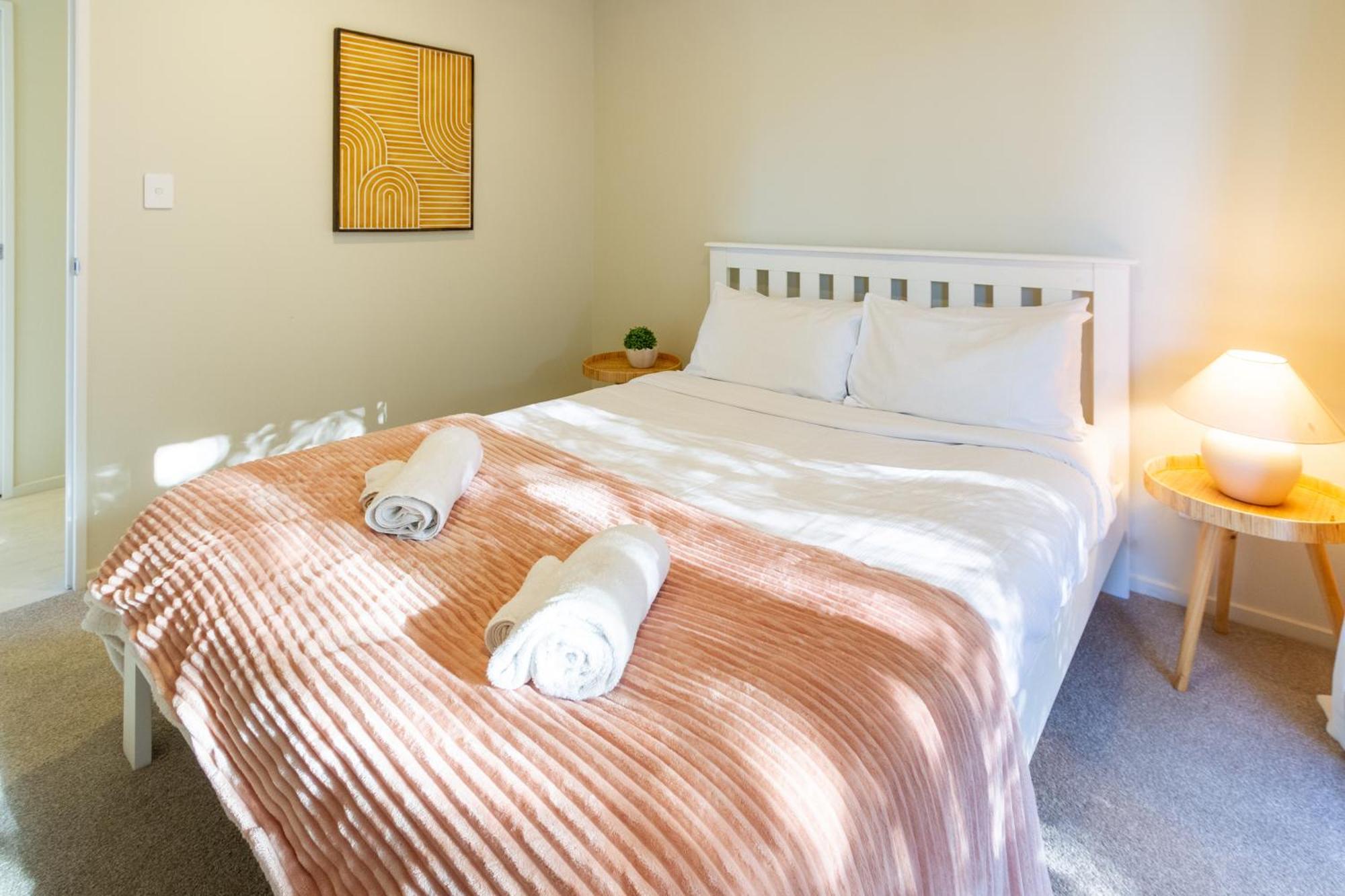 Luxury Beachside Living Elegant 3-Bedroom Haven Christchurch Esterno foto